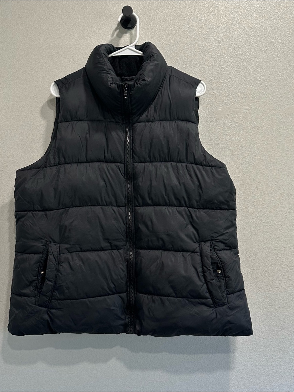 Old Navy black puffer vest,XL,unisex
